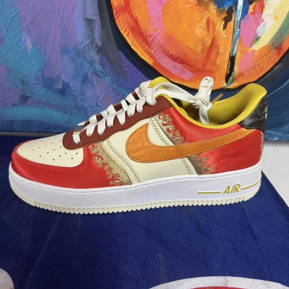 Nike Men's Multi and Red Trainer